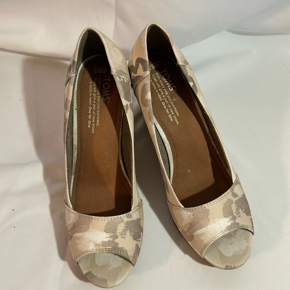 Toms Women’s Peep Toe Cork Wedges Size 8.5-EUC